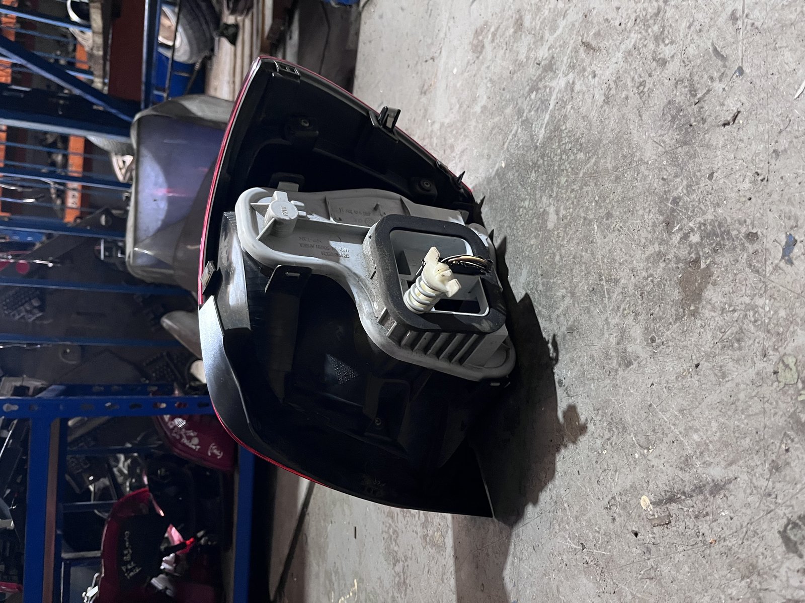 VW POLO MK5 6R NSR TAIL LIGHT photo 4
