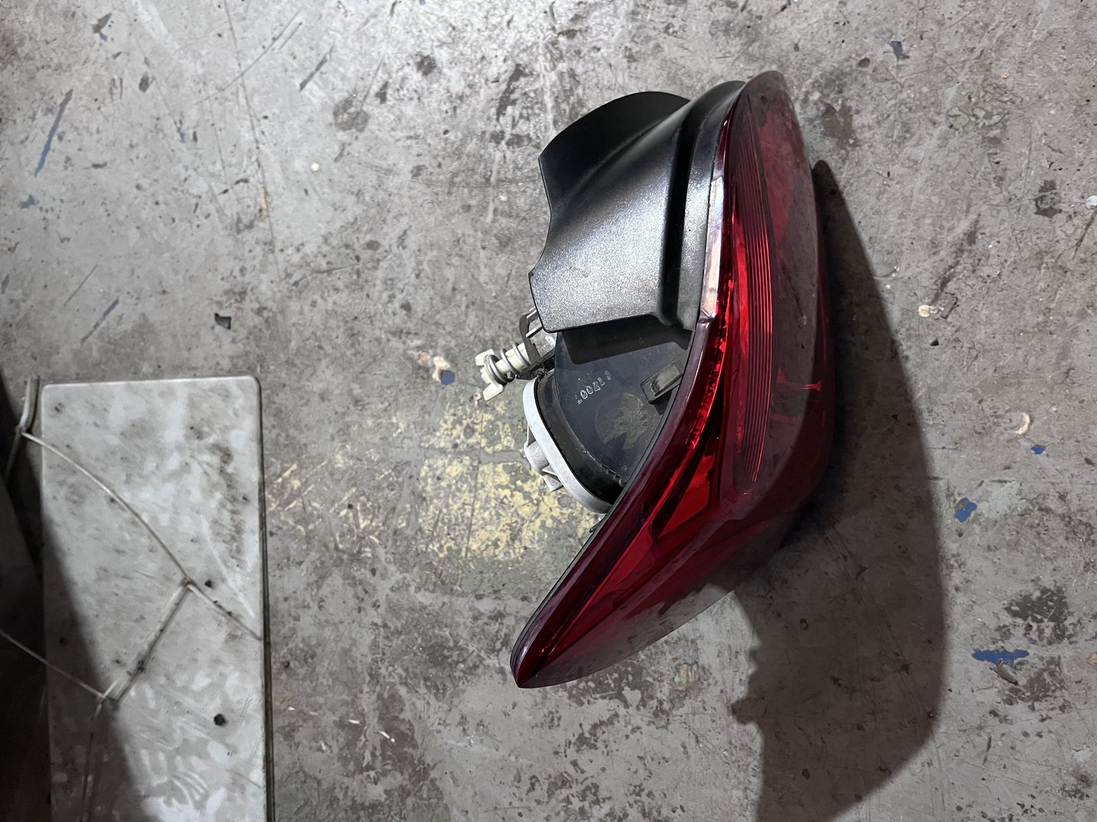 VW POLO MK5 6R NSR TAIL LIGHT photo 3