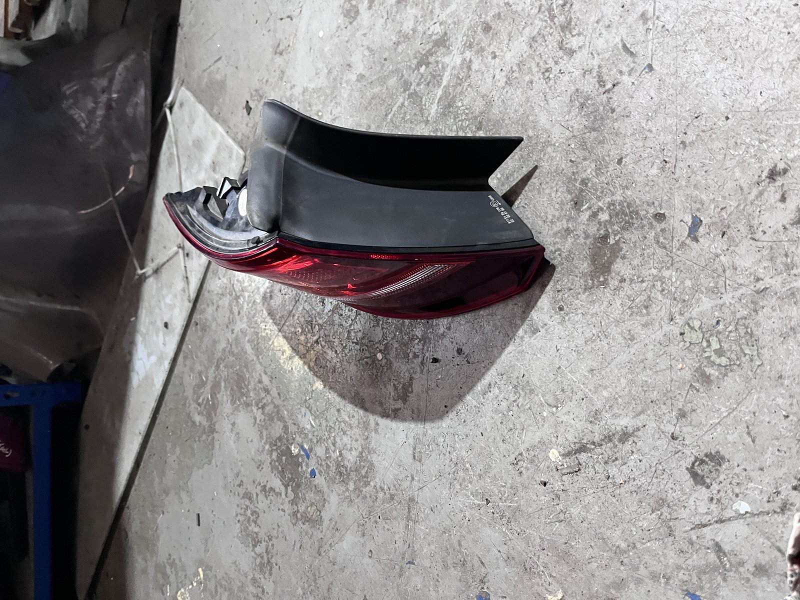 AUDI A3 SPORTBACK 8V NSR TAIL LIGHT  photo 2