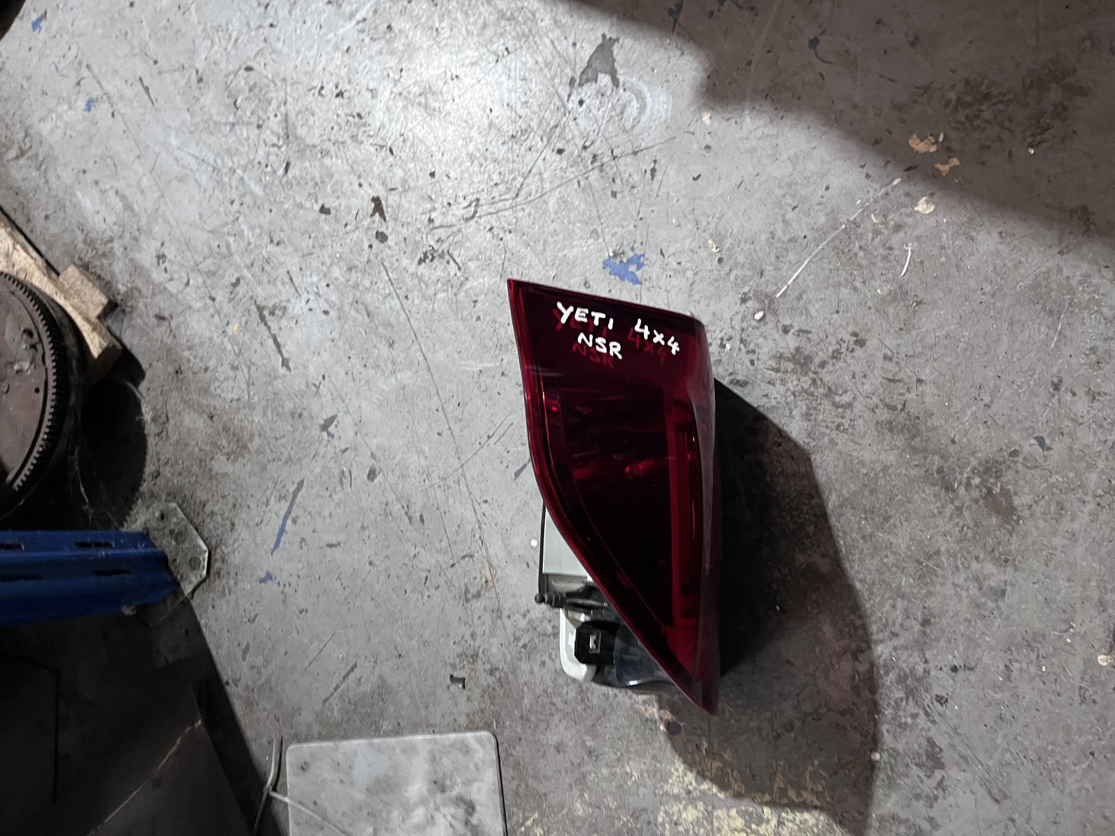 SKODA YETI MK1 NSR TAIL LIGHT  photo 3