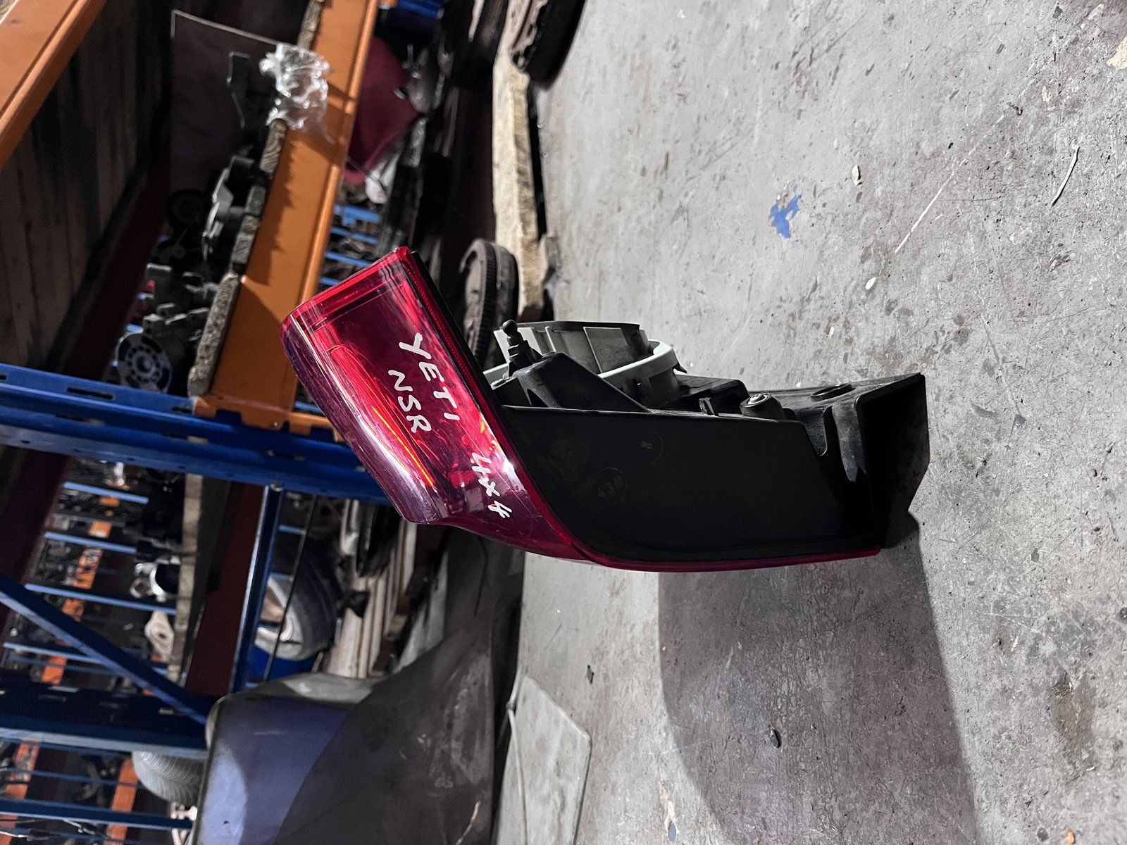 SKODA YETI MK1 NSR TAIL LIGHT  photo 2