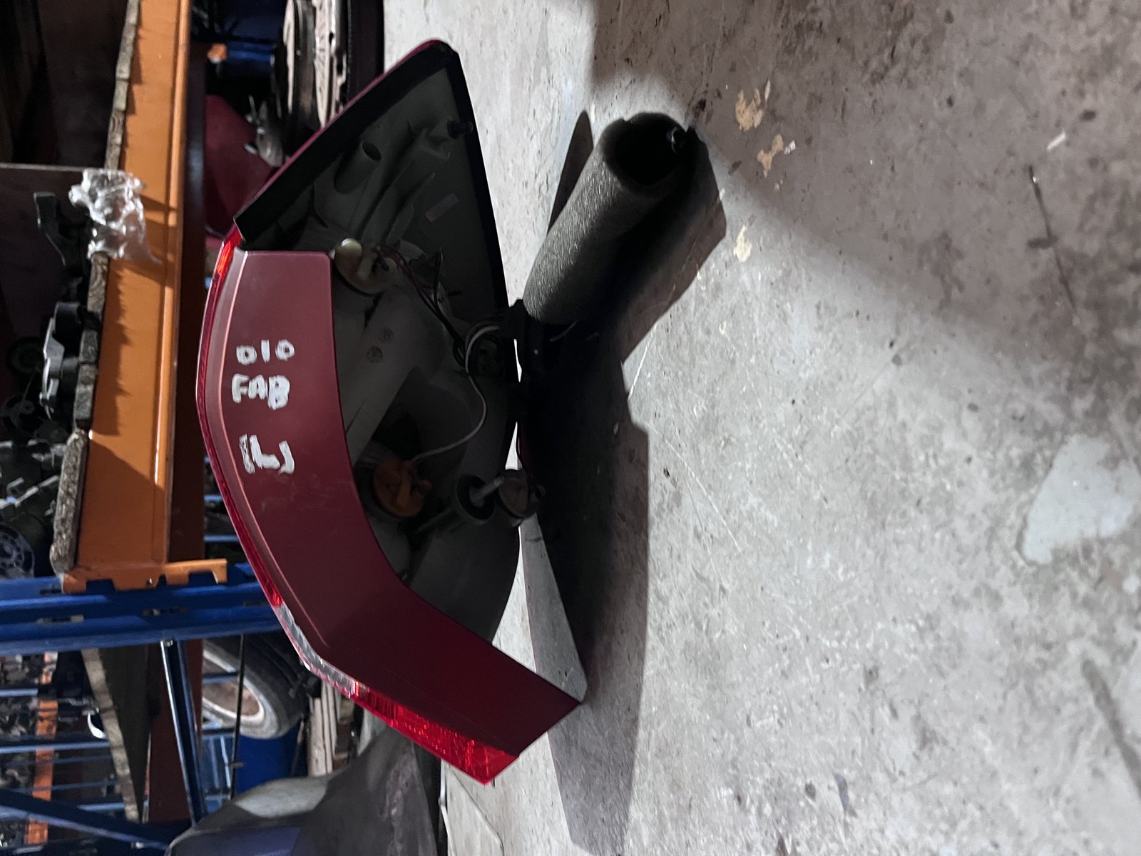 SKODA FABIA MK2 NSR TAIL LIGHT  photo 4