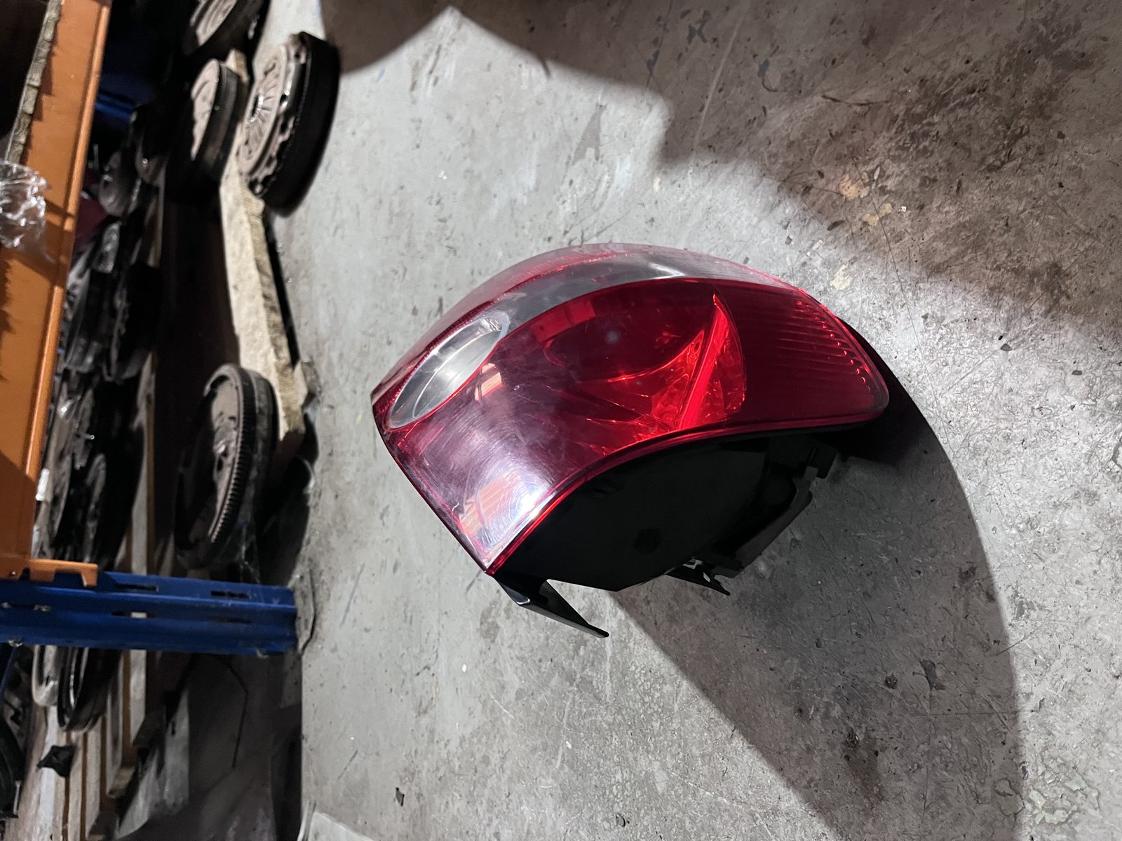 VW FOX HATCHBACK OSR TAIL LIGHT  photo 2