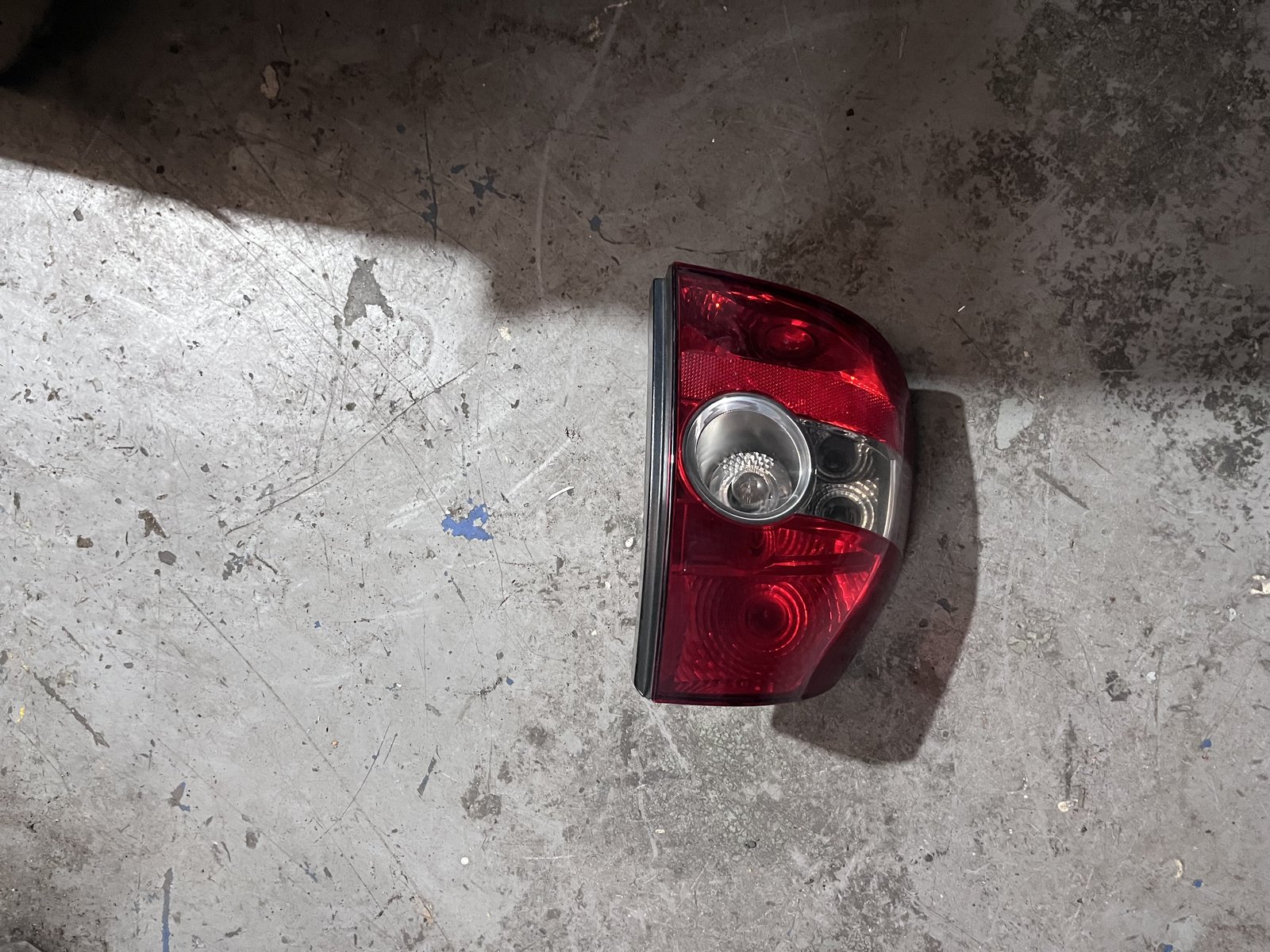VW FOX HATCHBACK OSR TAIL LIGHT  photo 3