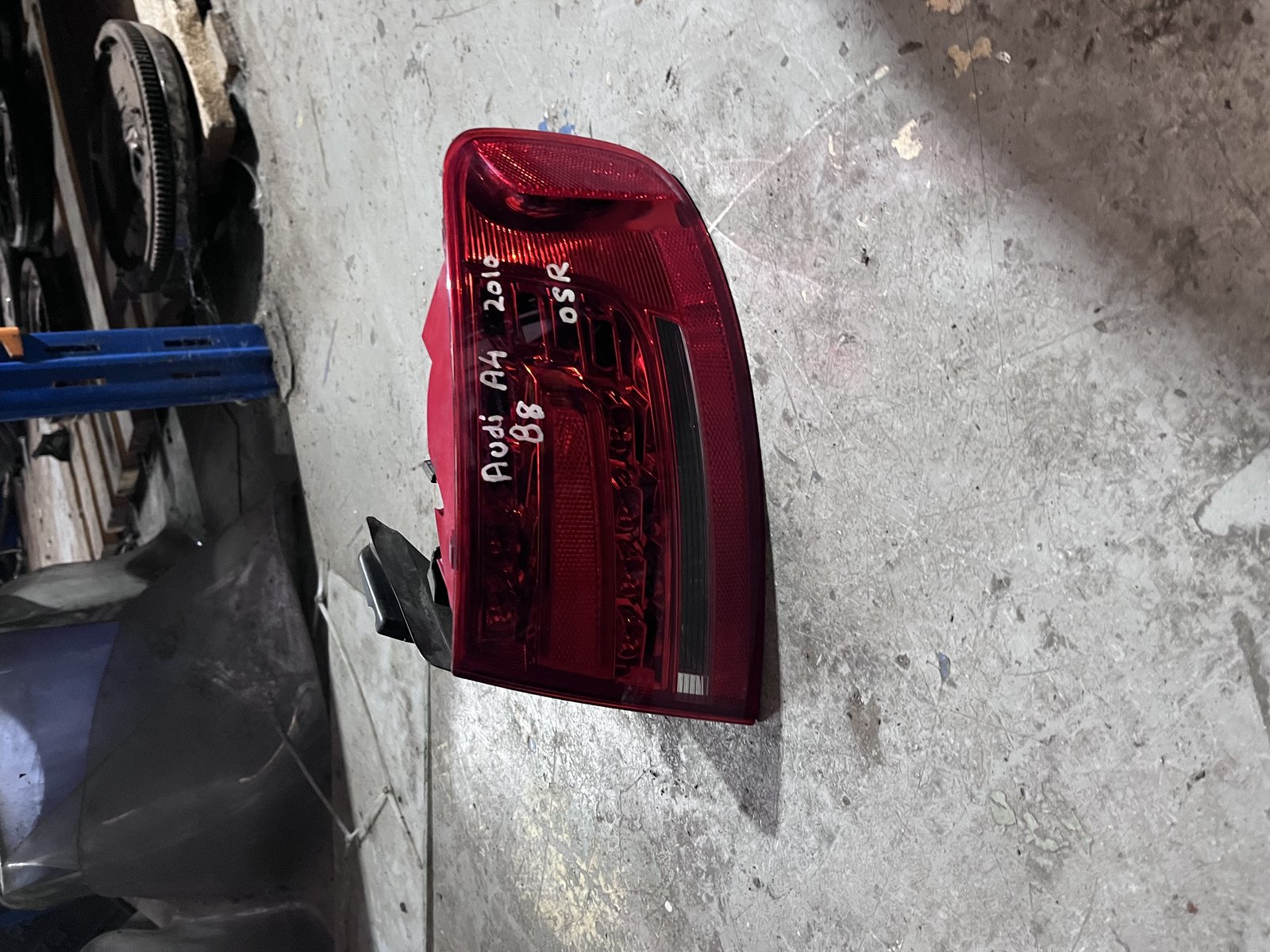 AUDI A4 B8 2010 0SR TAIL LIGHT 