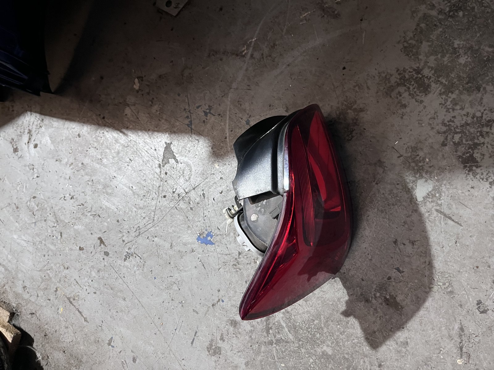 VW POLO MK5 6R NSR TAIL LIGHT photo 3