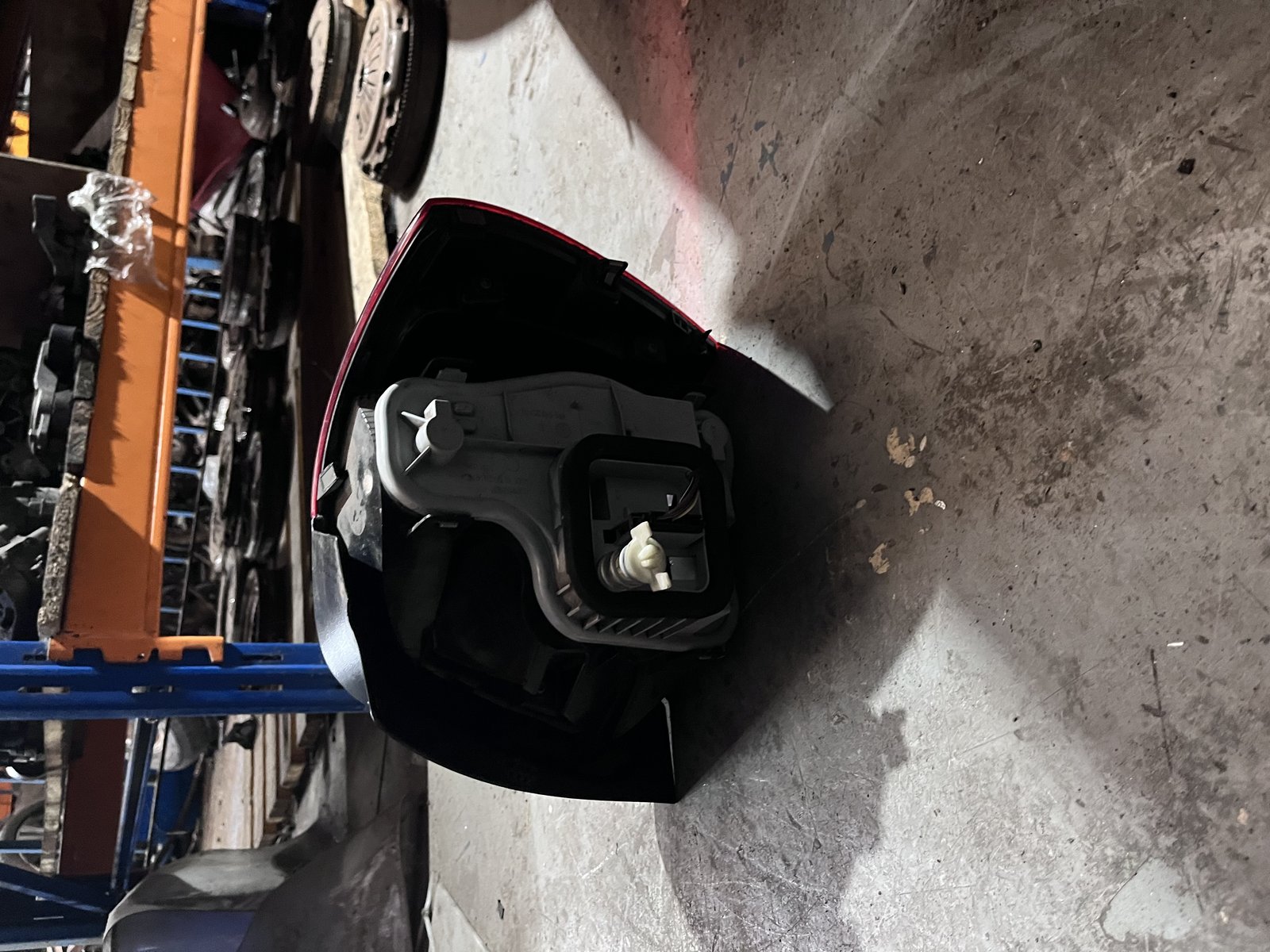 VW POLO MK5 6R NSR TAIL LIGHT photo 4