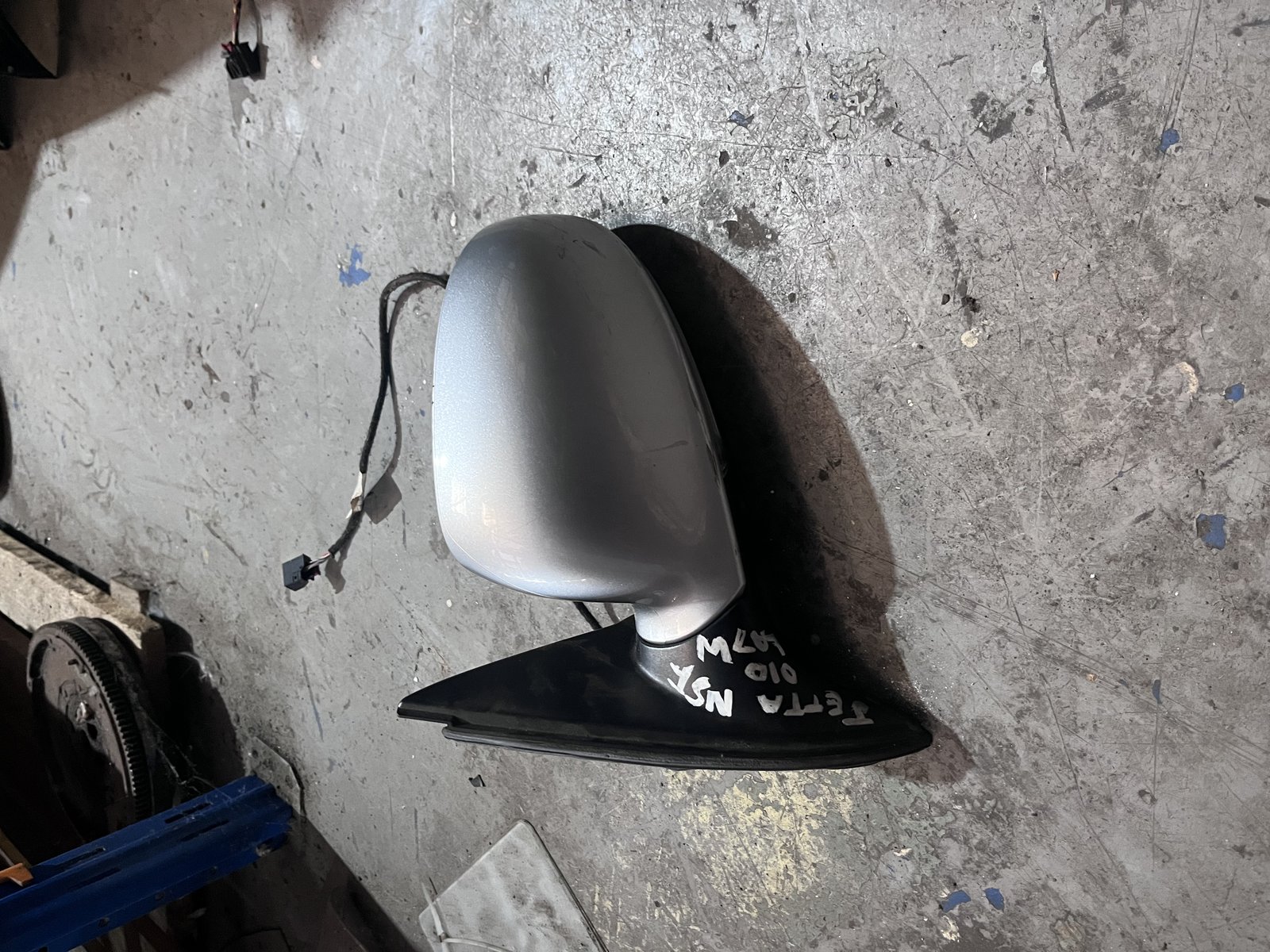 2010 VW JETTA MK5 NSF WING MIRROR SILVER LA7W photo 4