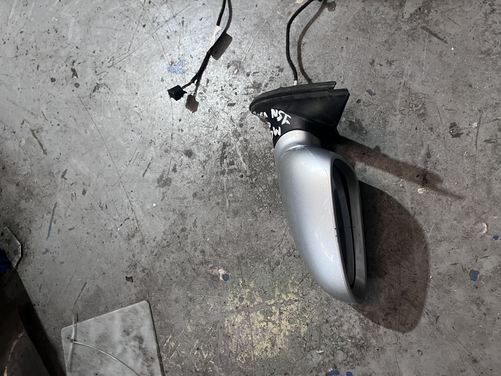 2010 VW JETTA MK5 NSF WING MIRROR SILVER LA7W photo 3