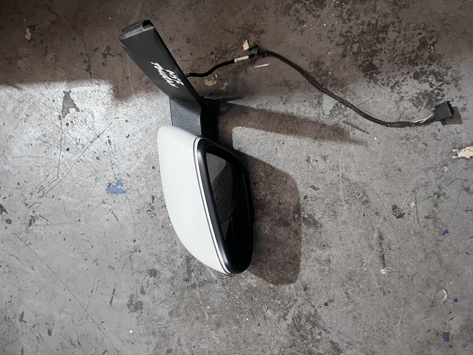 10-15 VW TOURAN 1T NSF WING MIRROR  photo 3