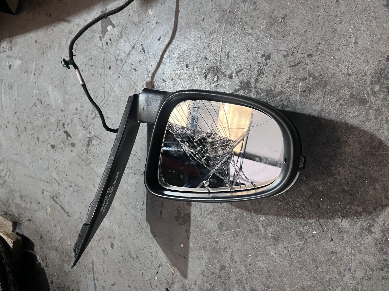 10-15 VW TOURAN 1T NSF WING MIRROR 