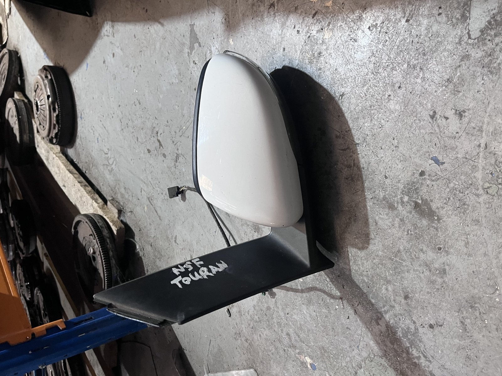10-15 VW TOURAN 1T NSF WING MIRROR  photo 4