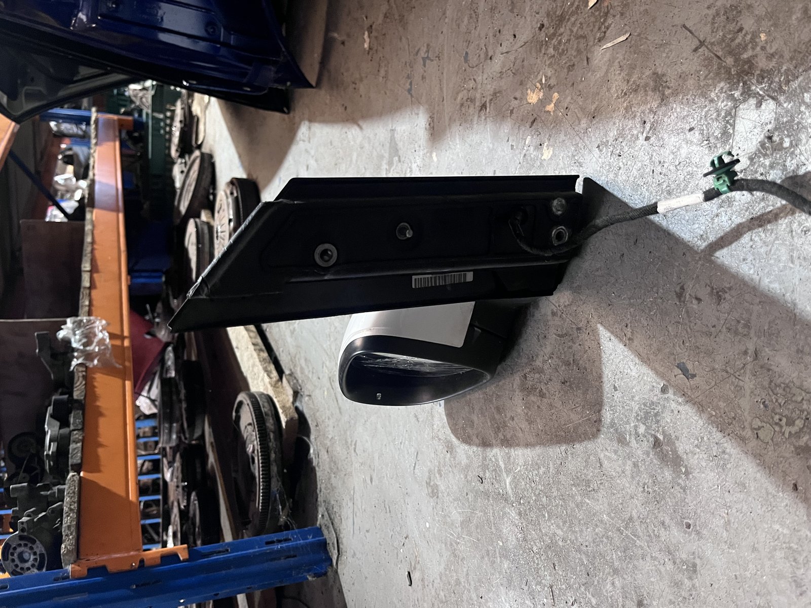10-15 VW TOURAN 1T NSF WING MIRROR  photo 2