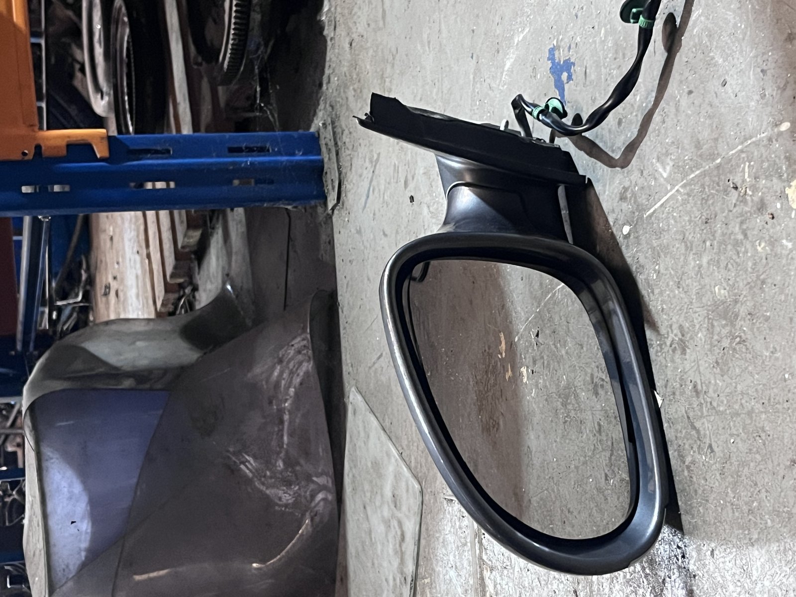VW PASSAT B6 NSF WINGMIRROR GREY LA7T