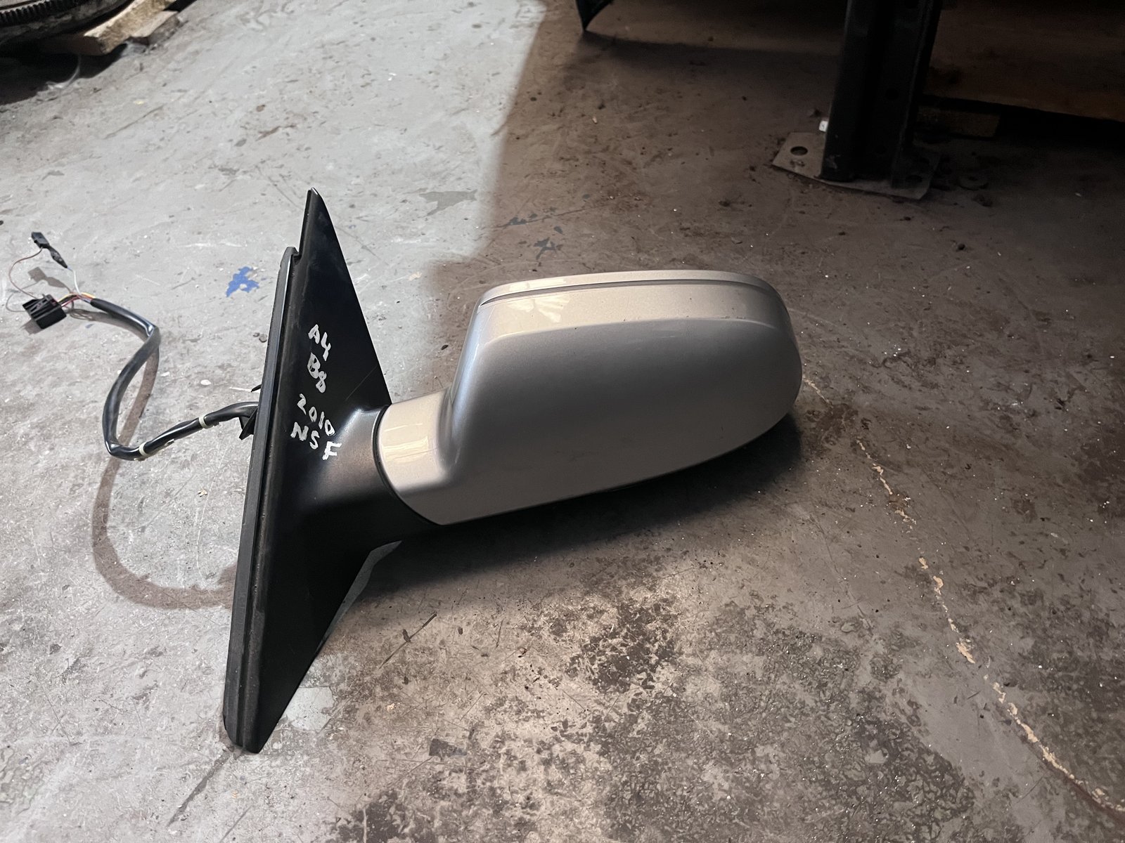 AUDI A4 B8 2010 NSF WING MIRROR  photo 4