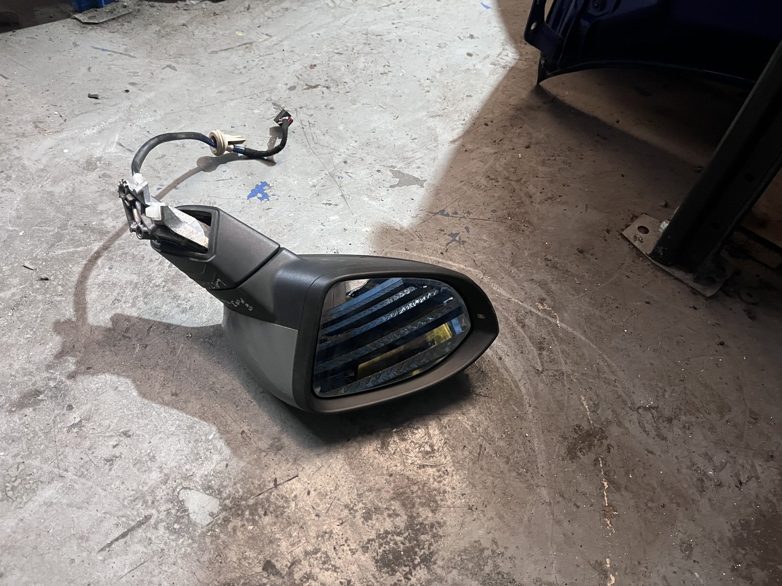 VW GOLF M8 NSF POWER FOLD BLIND SPOT WING MIRROR MIRROR 