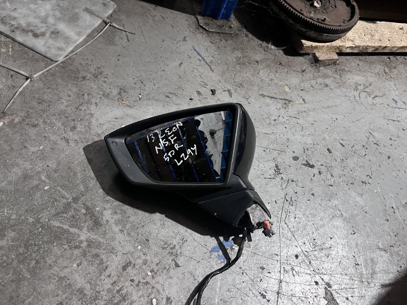 SEAT LEON 13 NSF WING MIRROR POWER FOLDING BLACK LZ9Y