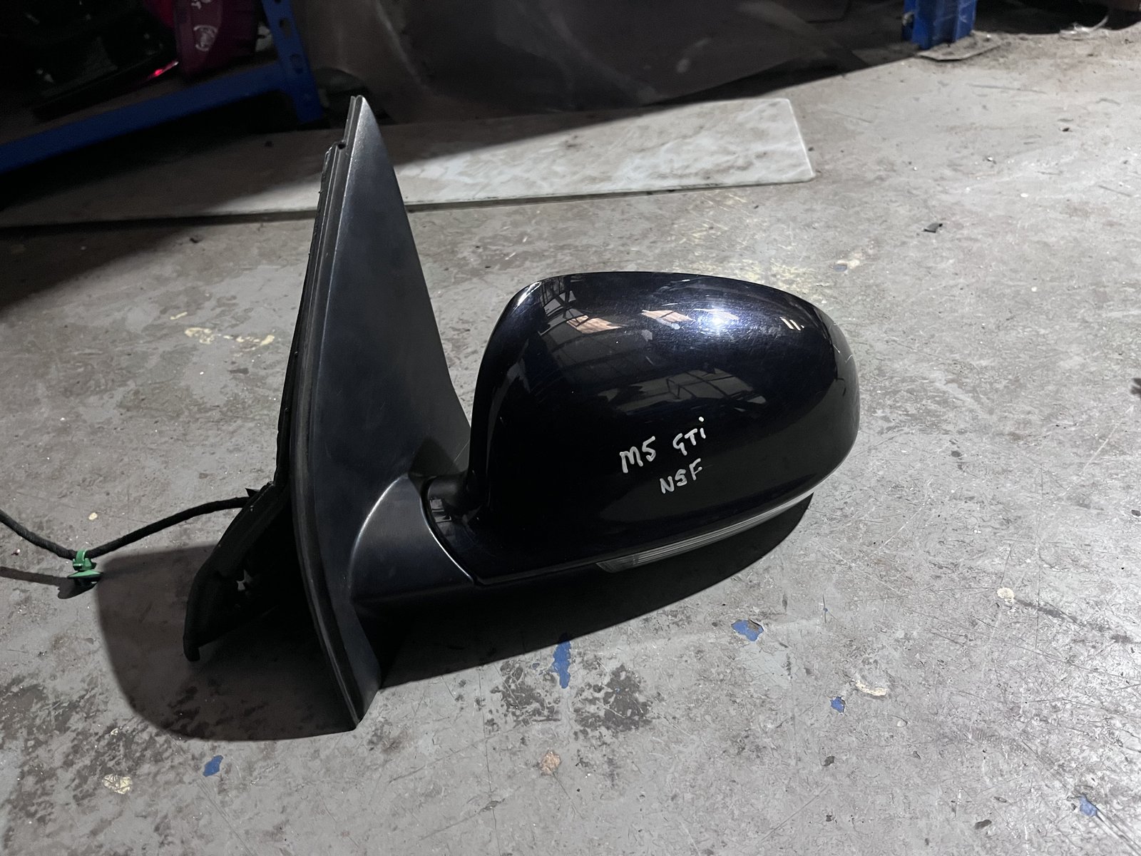 VW GOLF M5  GTI NSF WING MIRROR photo 4