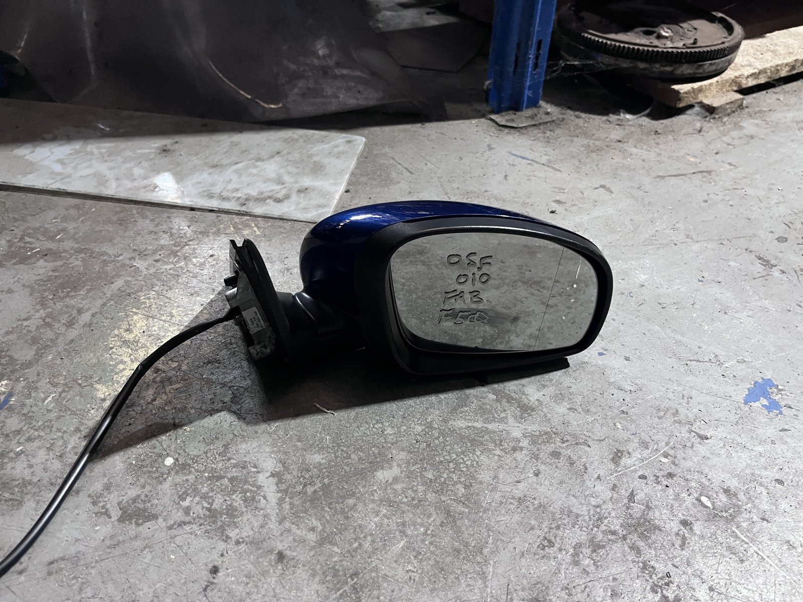 SKODA FABIA 2010 OSF WING MIRROR BLUE F5Q