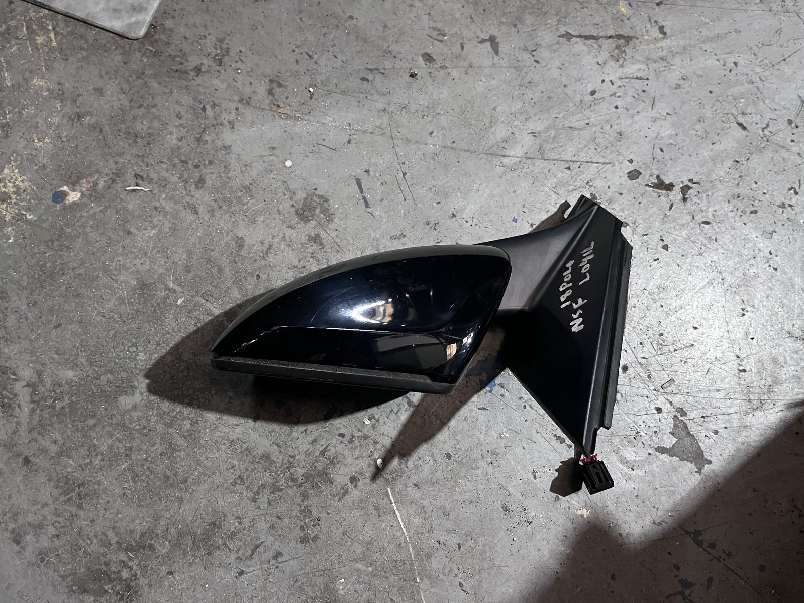 VW POLO 18 NSF WING MIRROR BLACK L041 photo 3