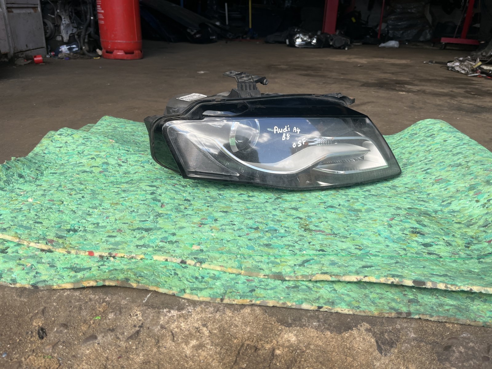 Audi A4 B8 OSF XENON HEAD LIGHT