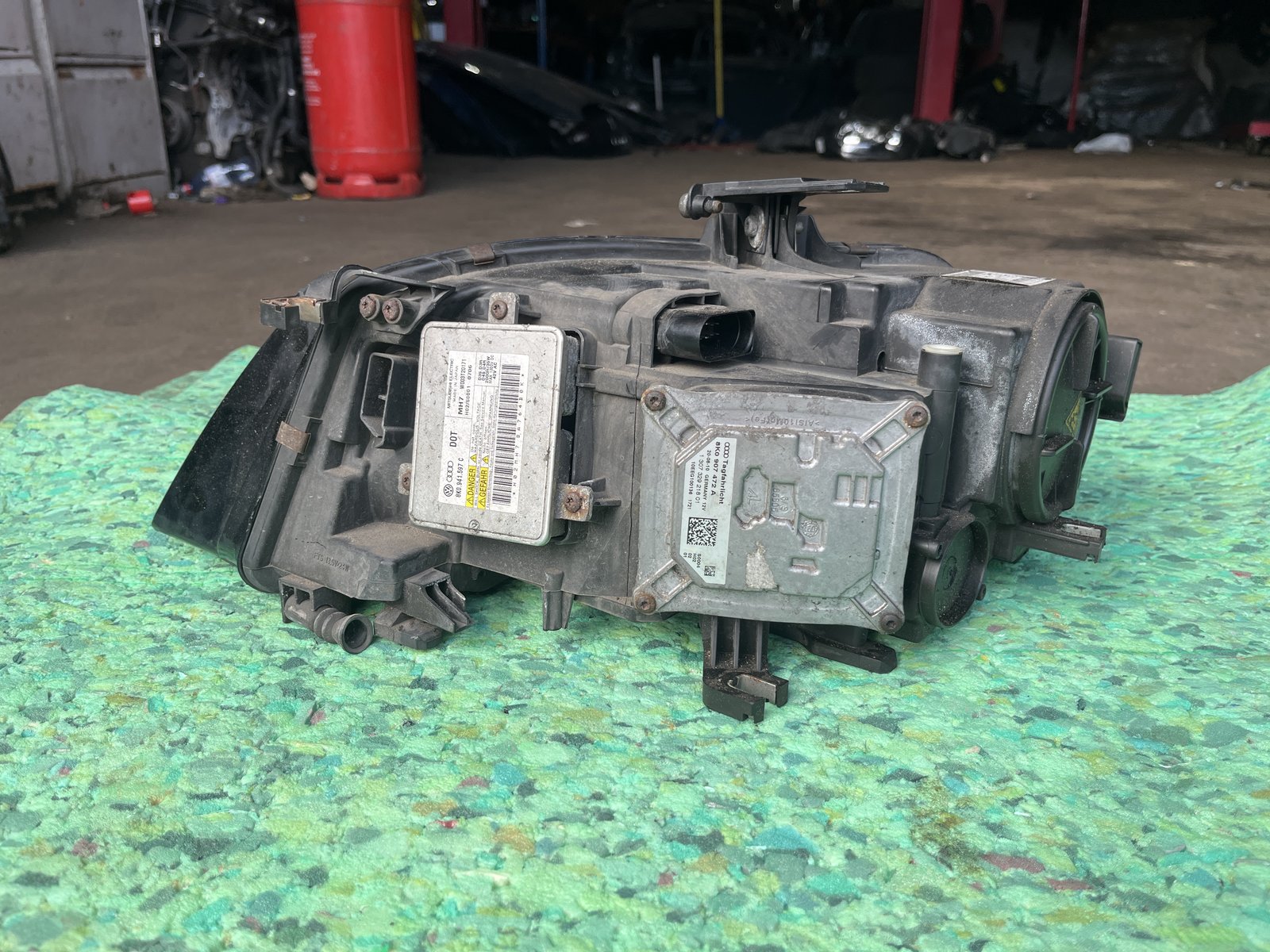 Audi A4 B8 OSF XENON HEAD LIGHT photo 6