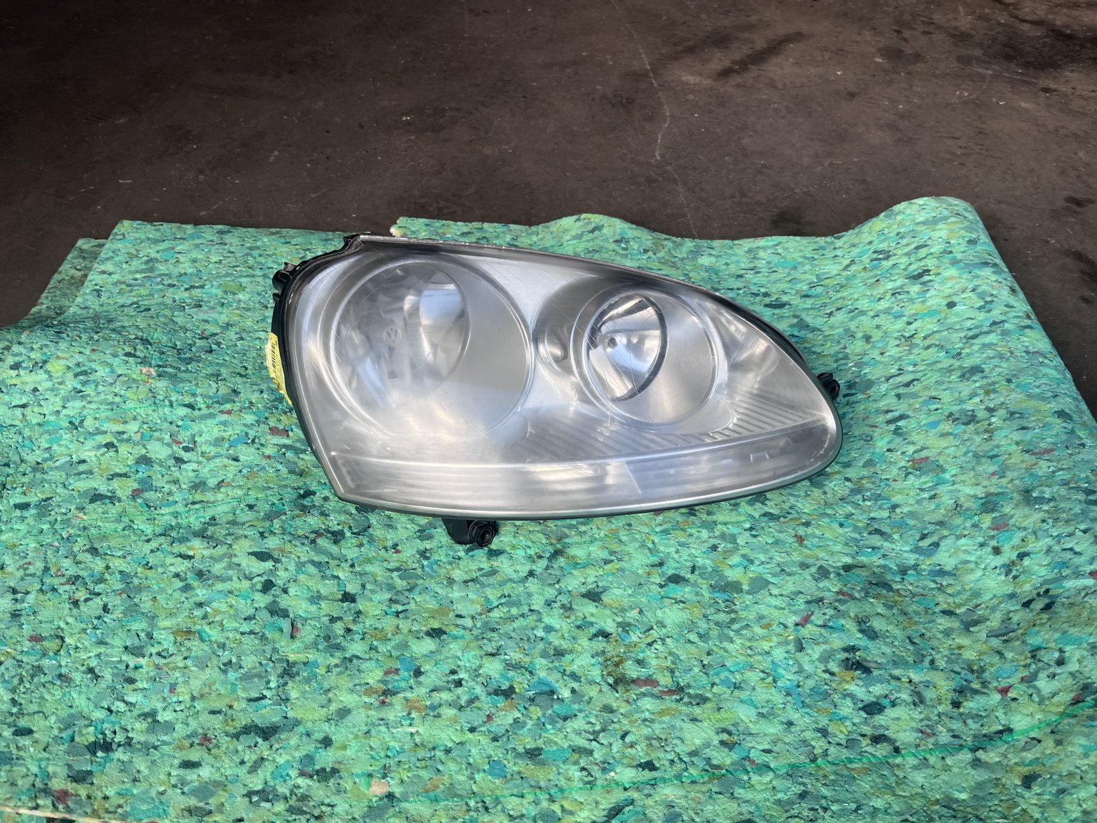 VW GOLF MK5 OSF HEADLIGHT
