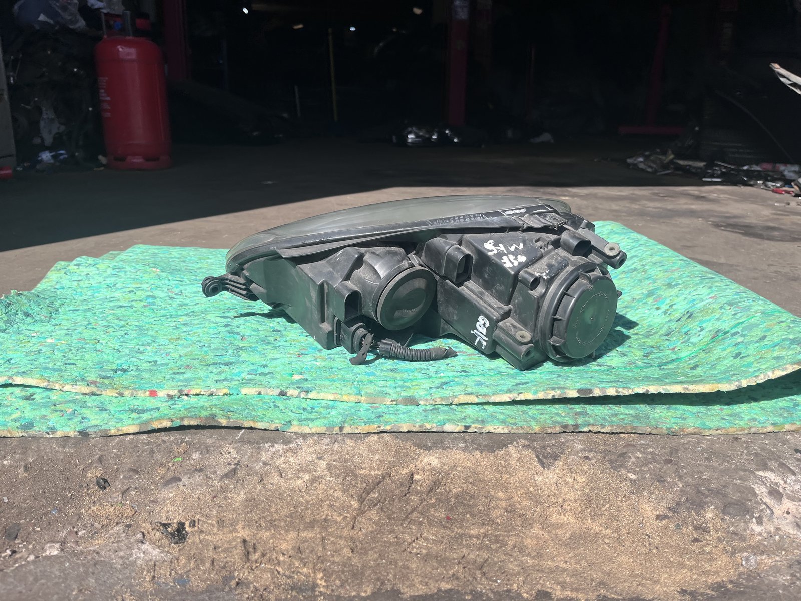 VW GOLF MK5 OSF HEADLIGHT photo 6