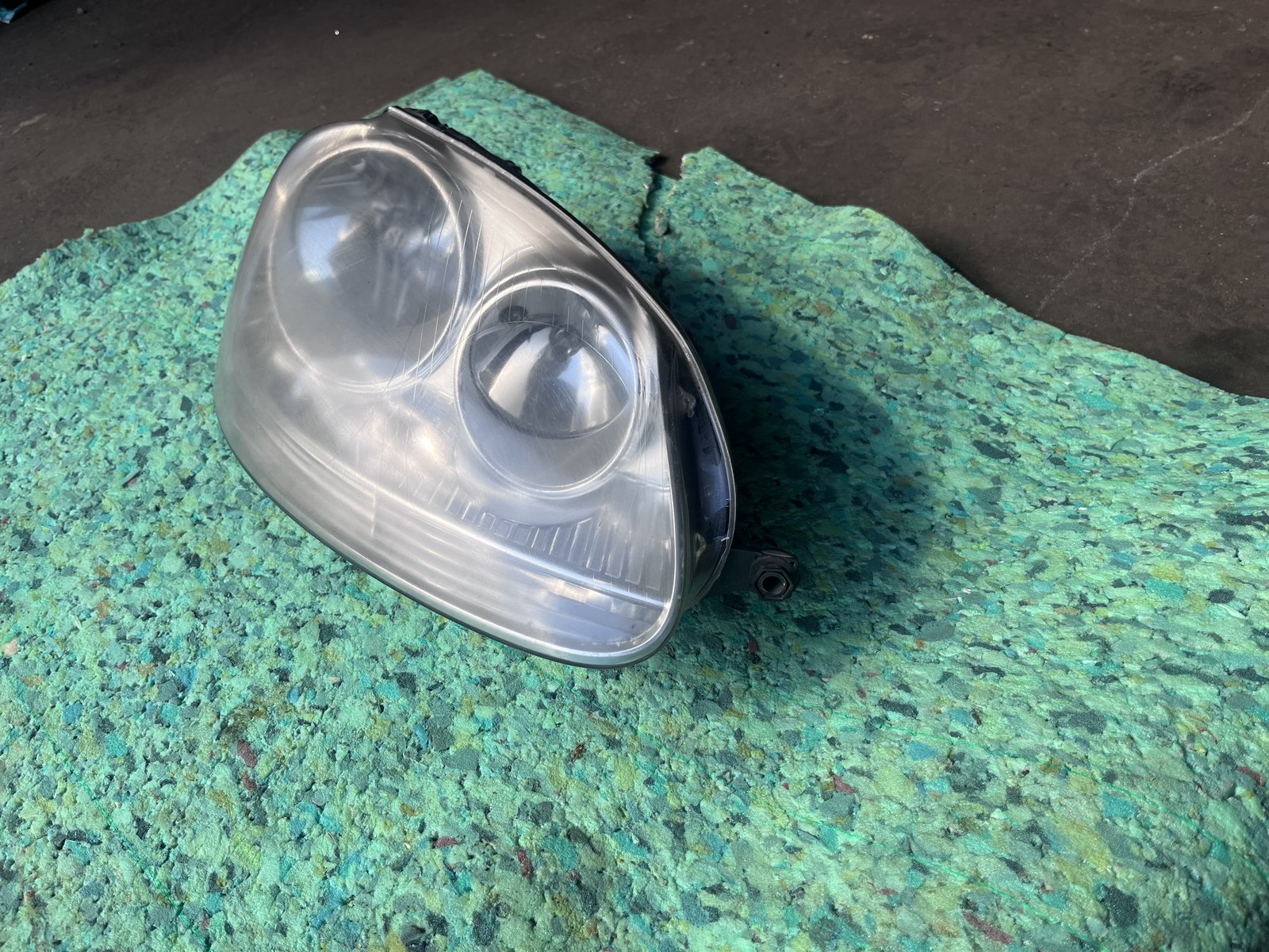 VW GOLF MK5 OSF HEADLIGHT photo 3