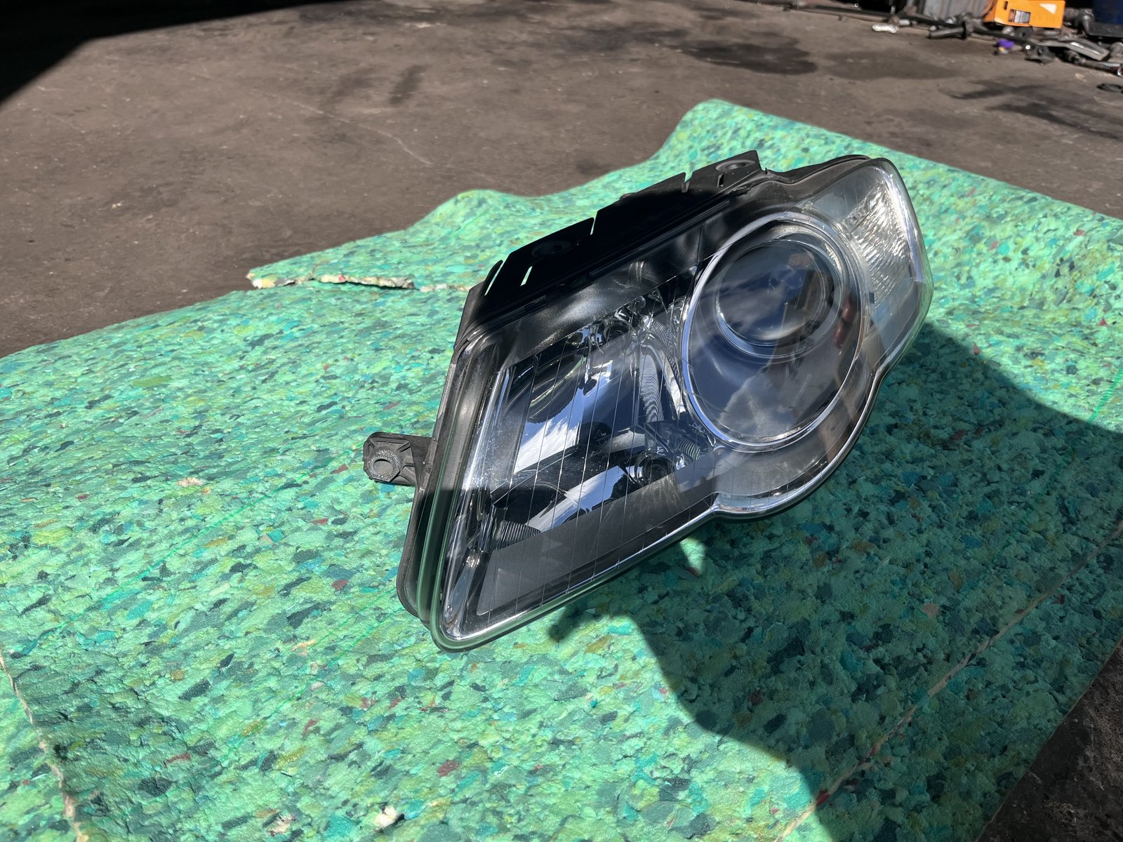 VW PASSAT B6 PASSENGER HEADLIGHT photo 3