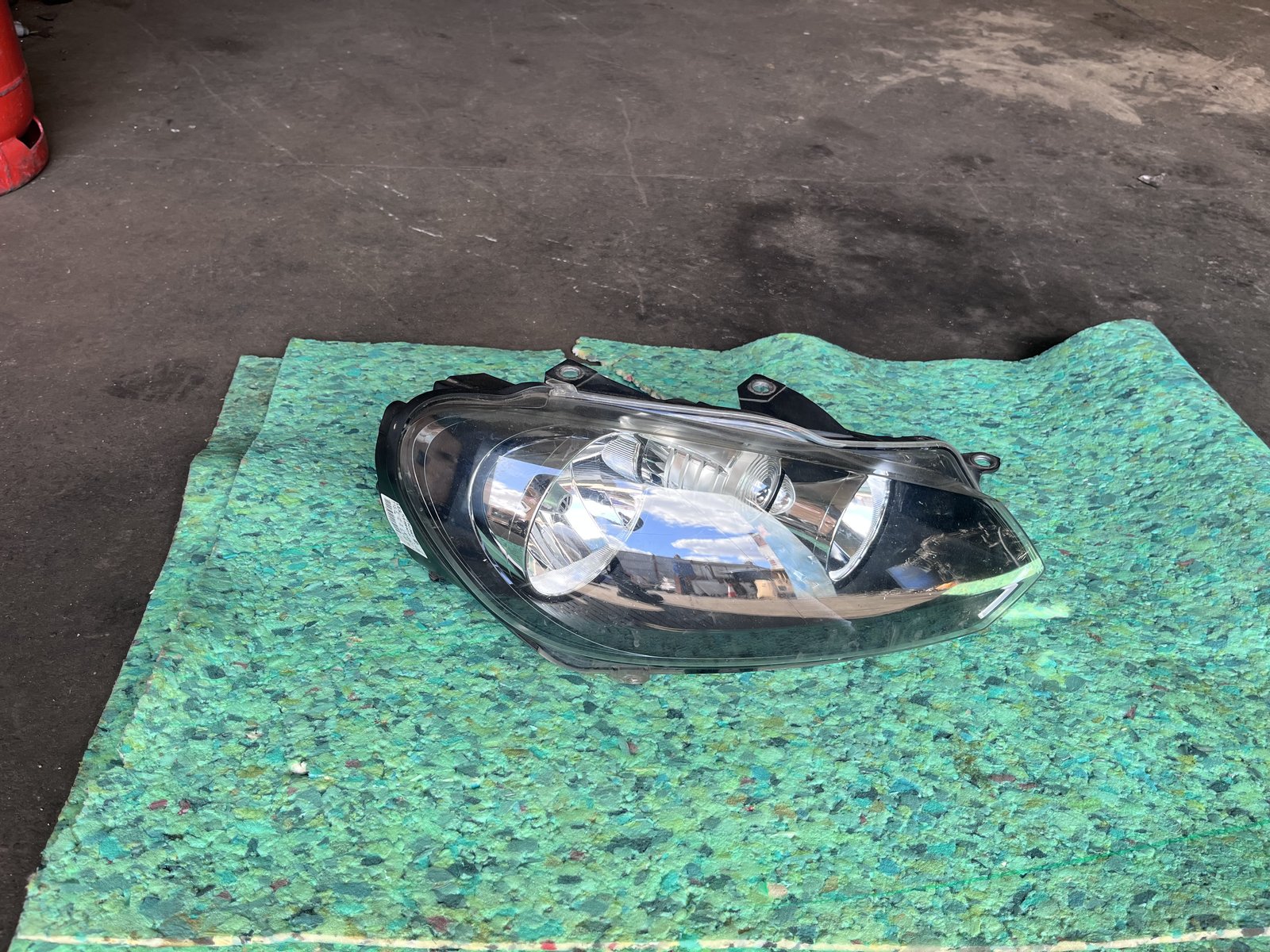 VW GOLF MK6 OSF HEADLIGHT 
