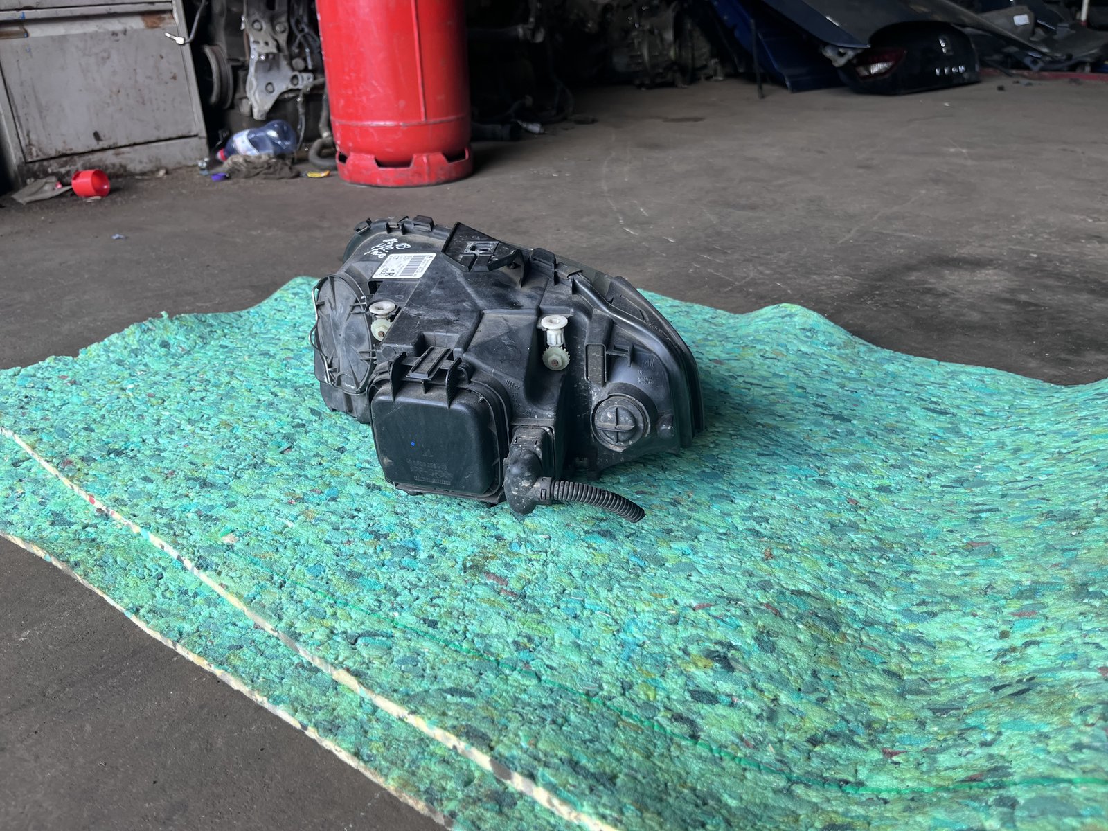 AUDI A3 08 PRE FACE LIFT OSF HEAD LIGHT photo 5