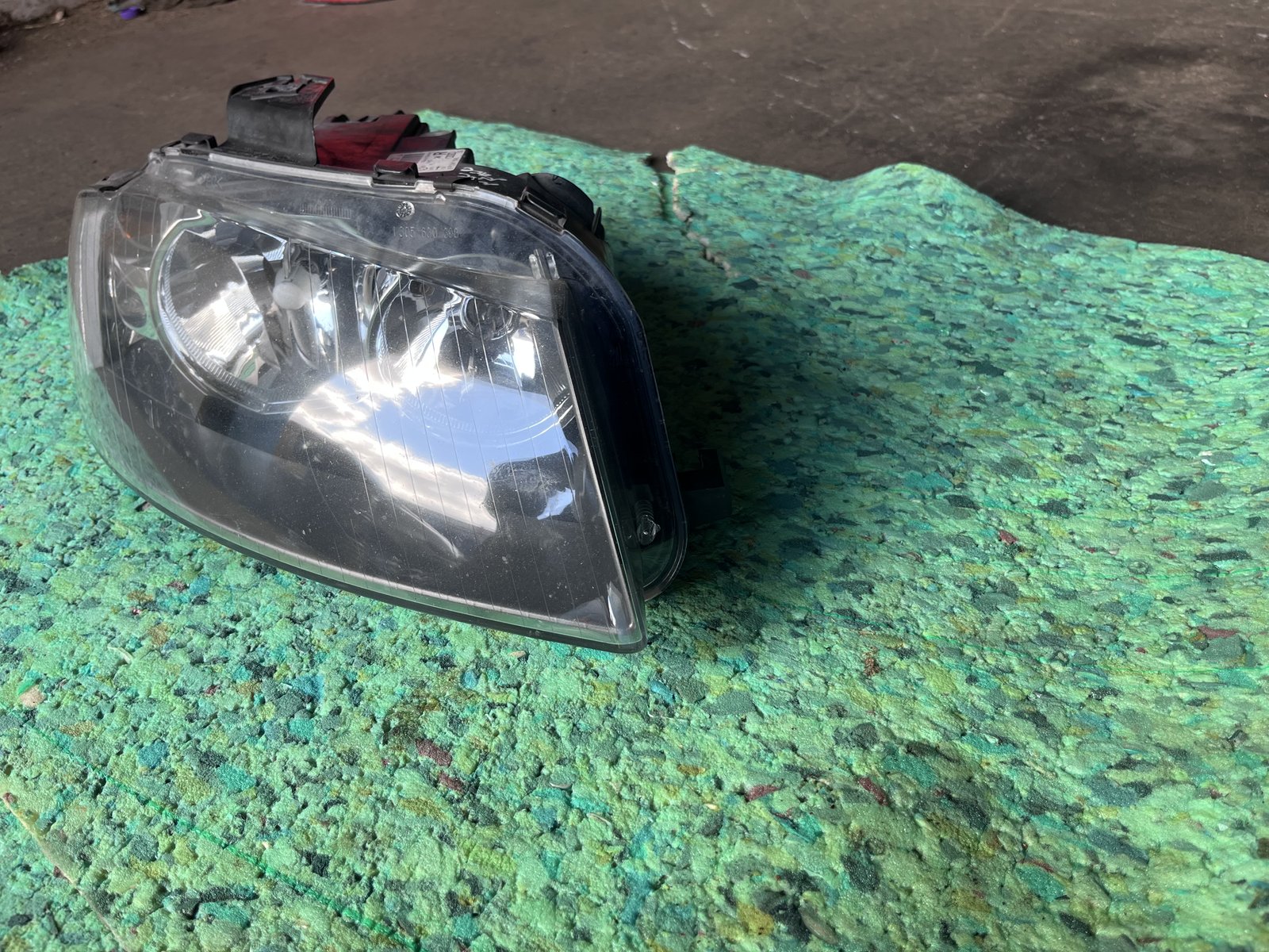 AUDI A3 08 PRE FACE LIFT OSF HEAD LIGHT photo 3
