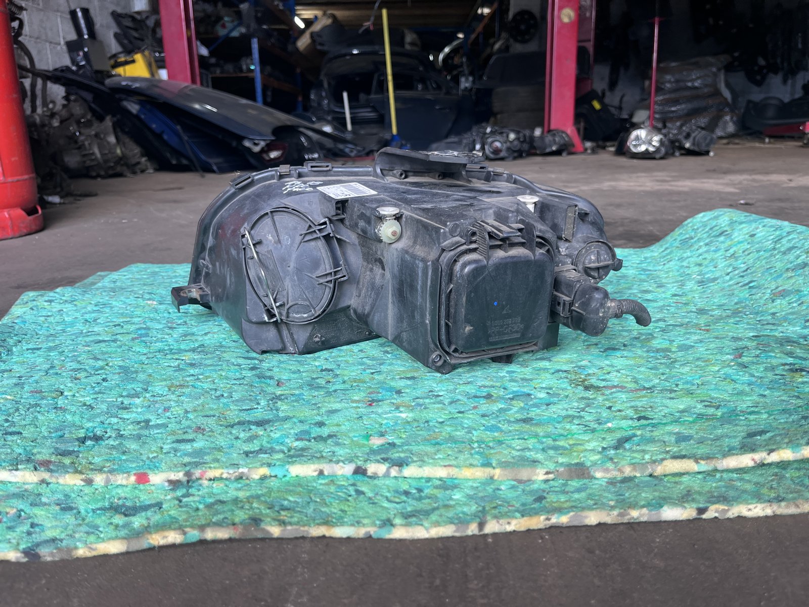 AUDI A3 08 PRE FACE LIFT OSF HEAD LIGHT photo 6