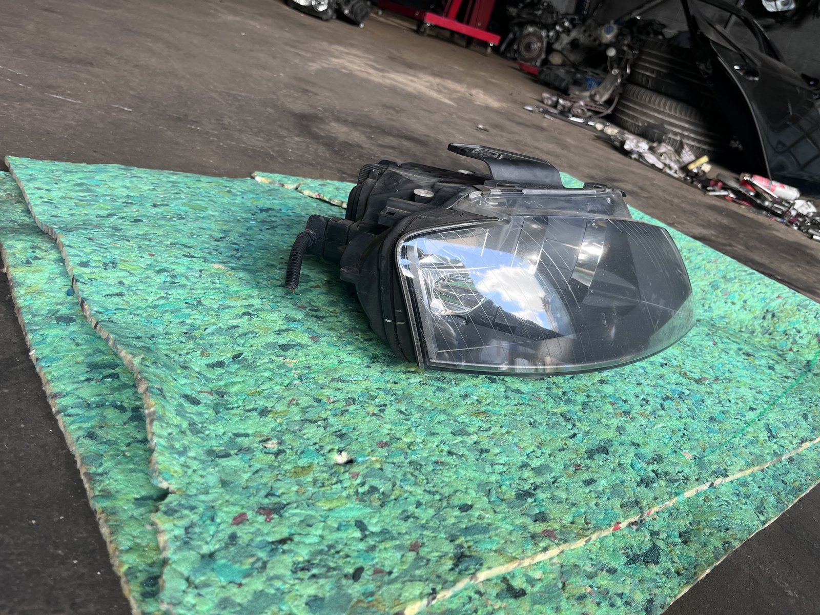 AUDI A3 08 PRE FACE LIFT OSF HEAD LIGHT photo 2