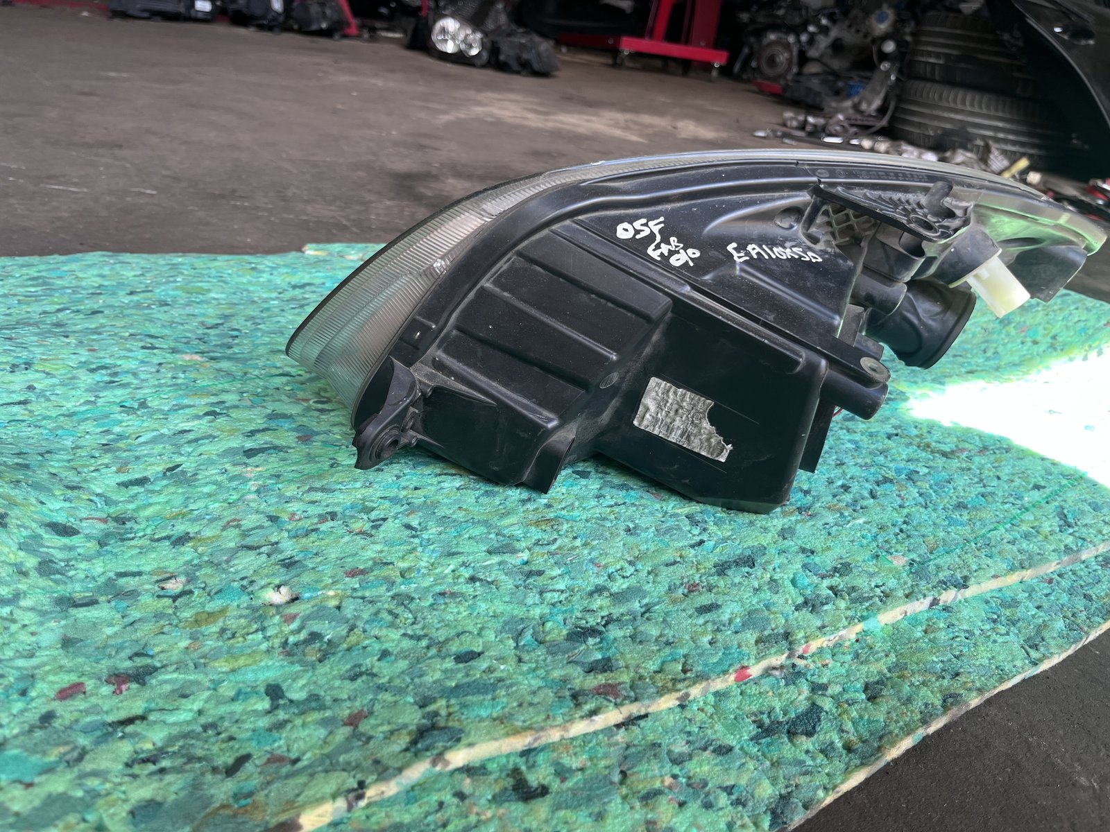 2010 SKODA FABIA OSF HEADLIGHT  photo 5