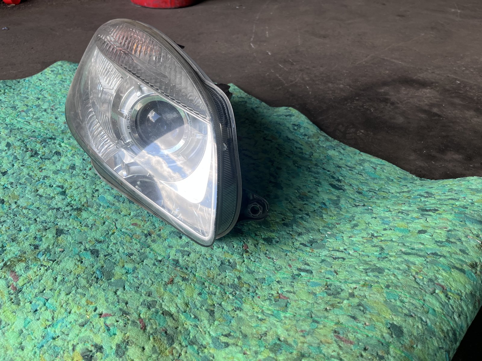 2010 SKODA FABIA OSF HEADLIGHT  photo 3
