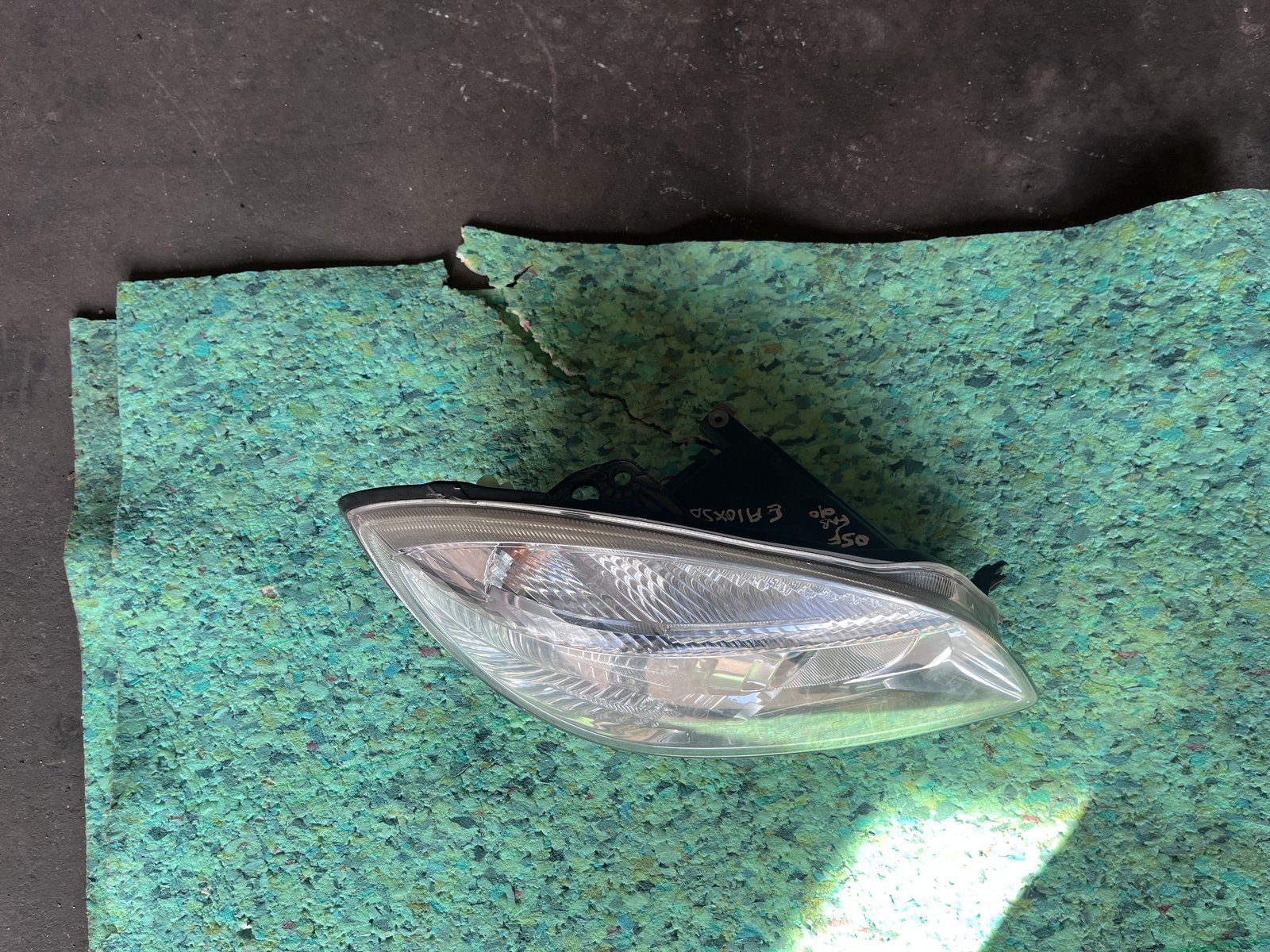 2010 SKODA FABIA OSF HEADLIGHT  photo 4