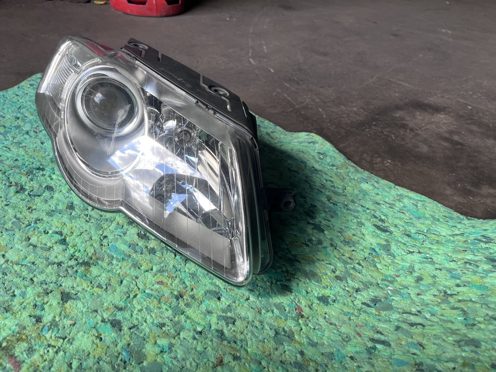 VW PASSAT B6 OSF HEADLIGHT  photo 3