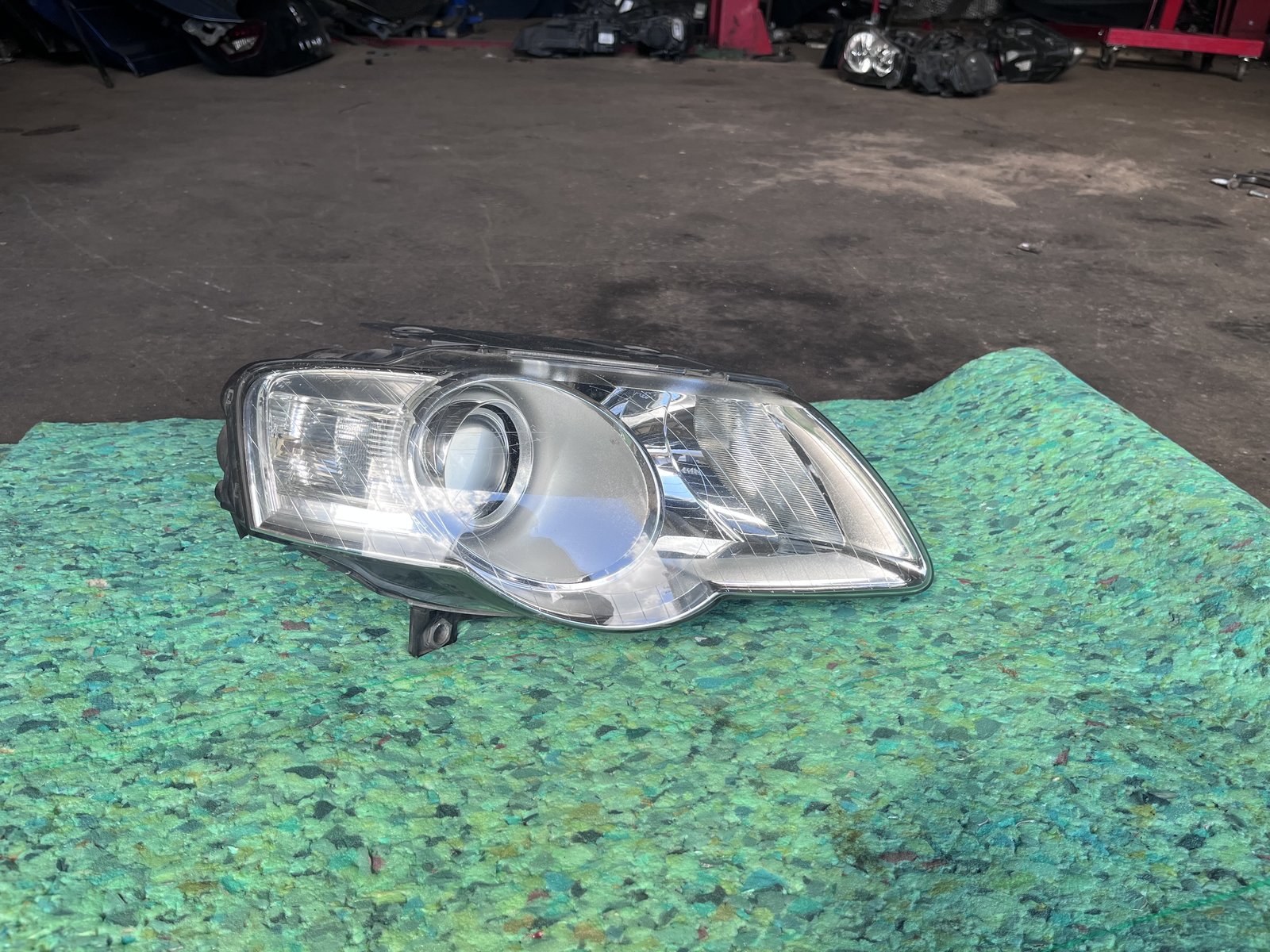 VW PASSAT B6 OSF HEADLIGHT 