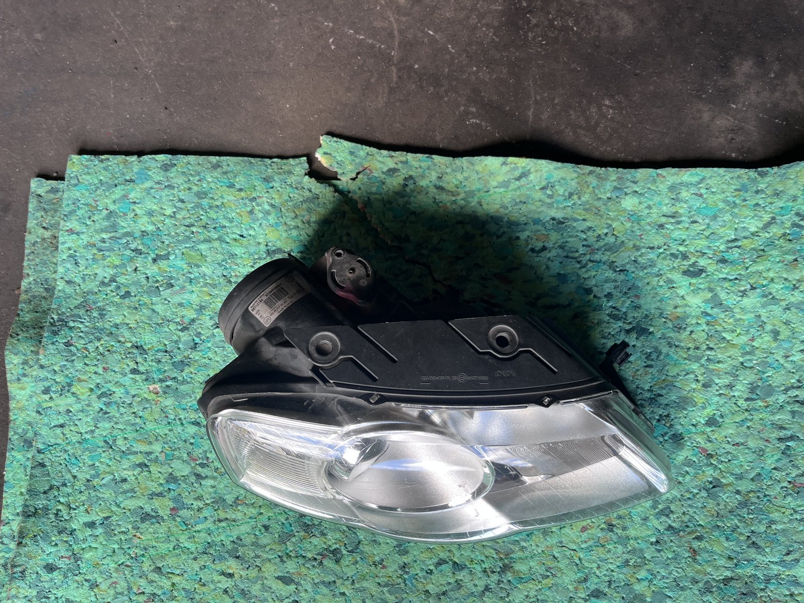 VW PASSAT B6 OSF HEADLIGHT  photo 4