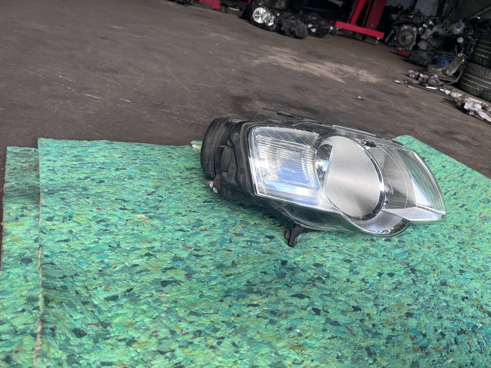 VW PASSAT B6 OSF HEADLIGHT  photo 2