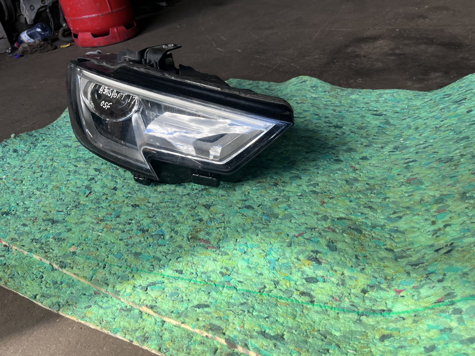 2017 AUDI A3 OSF HEADLIGHT  photo 3