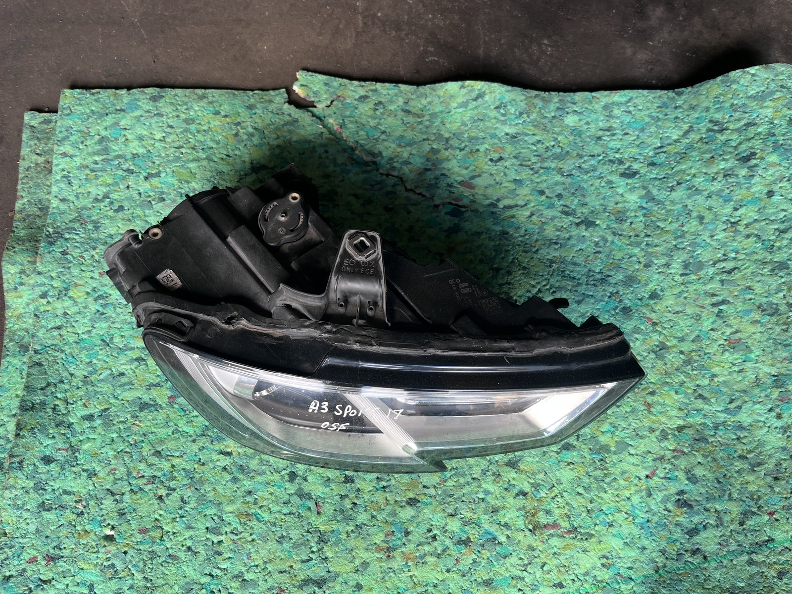 2017 AUDI A3 OSF HEADLIGHT  photo 4