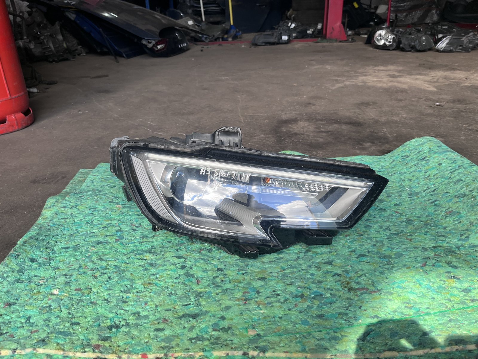 2017 AUDI A3 OSF HEADLIGHT 