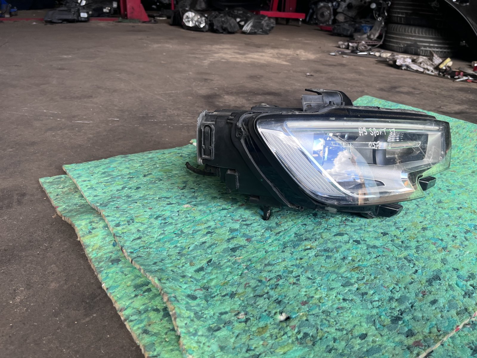 2017 AUDI A3 OSF HEADLIGHT  photo 2