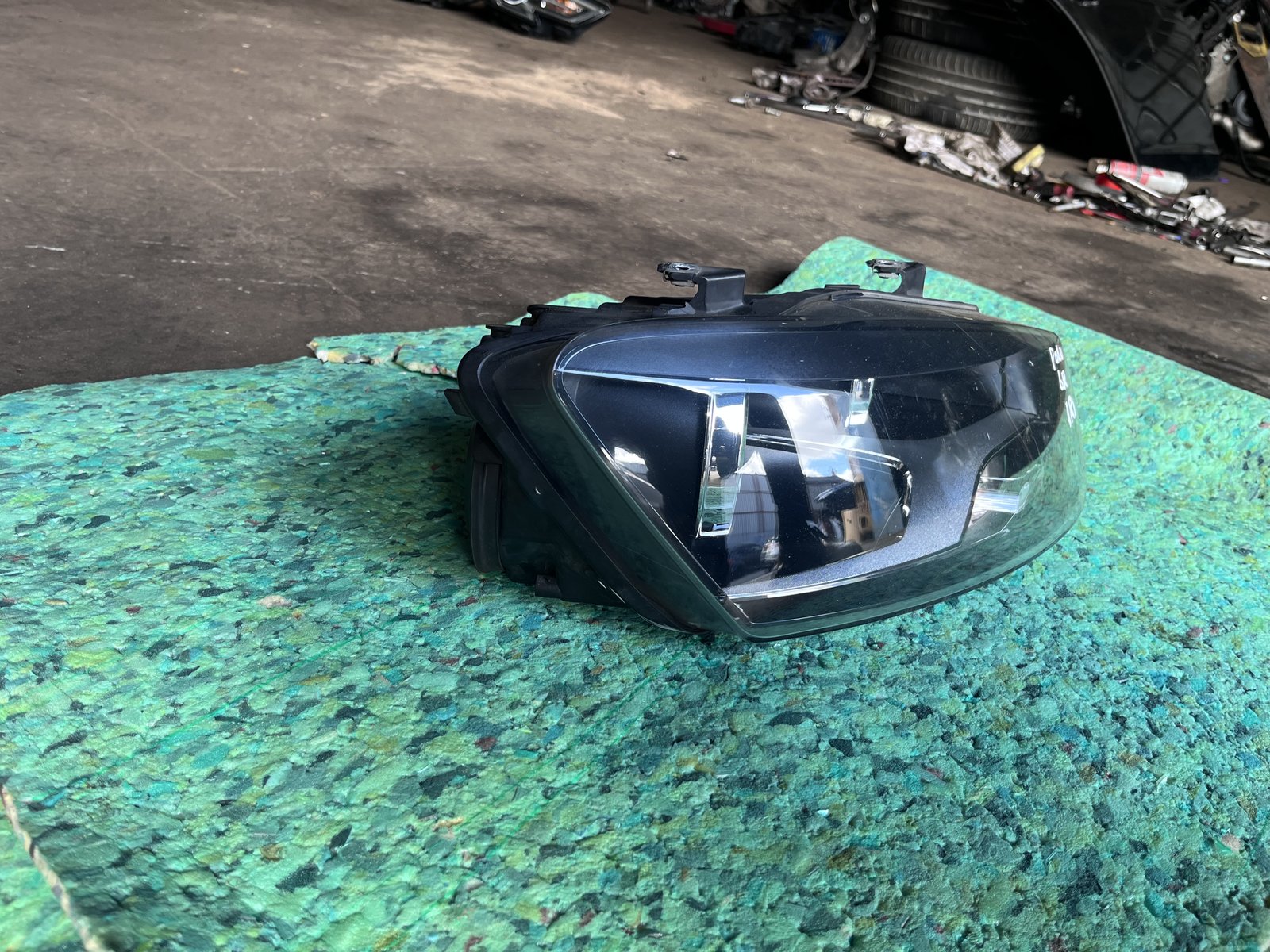 VW POLO 6R OSF HEADLIGHT  photo 2
