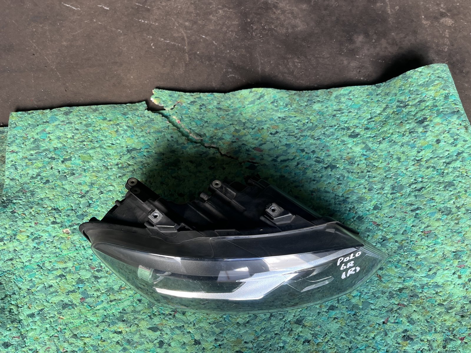 VW POLO 6R OSF HEADLIGHT  photo 4
