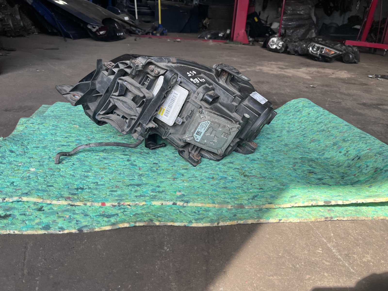 AUDI A4 B8 OSF XENON HEADLIGHT  photo 7