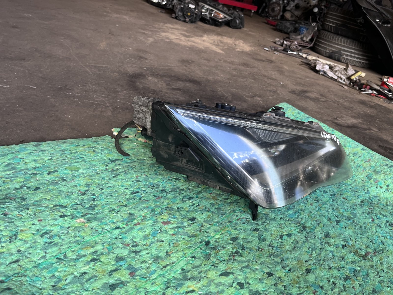 2013 SEAT LEON MK3 OSF HEADLIGHT  photo 2